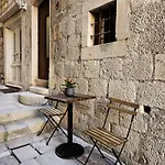 Revelin In Old Town Apartmán *